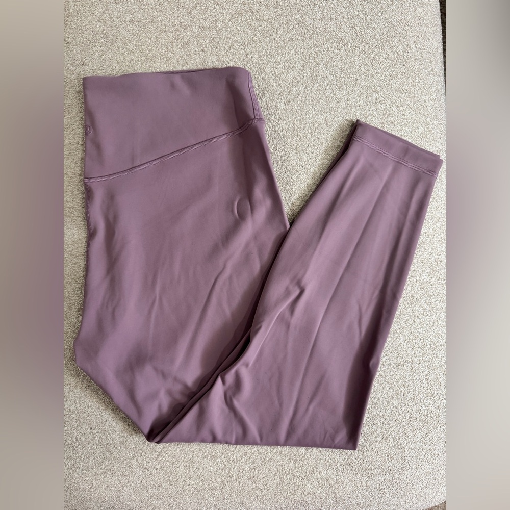 Lululemon Wunder Under SmoothCover HR Tight 25"
Lavender Lux Sz 14